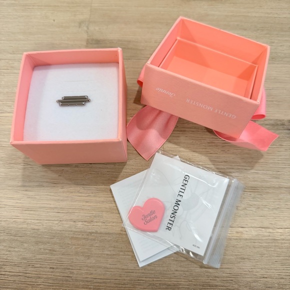 Gentle Monster Jennie Fish Tail Sunglasses - Picture 12 of 12